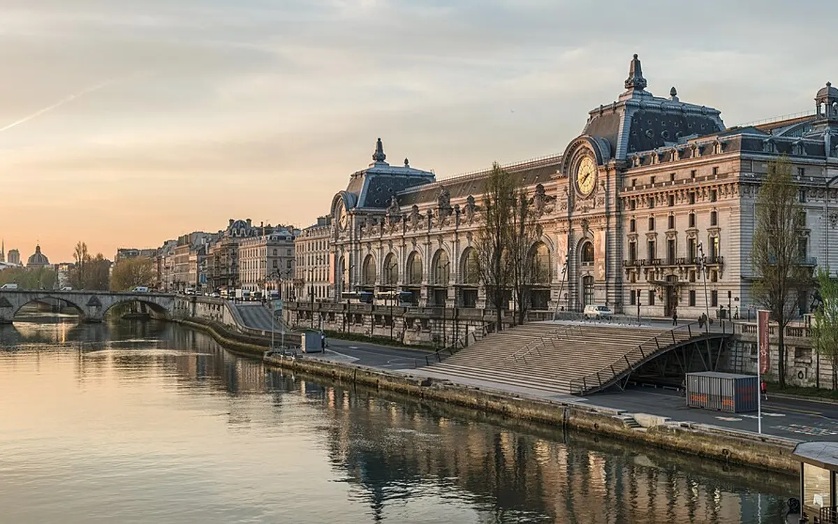 How much does a Paris pass cost in 2026? Three products compared
